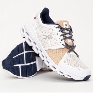**MAKE REASONABLE OFFER**ON CLOUDSTRATUS Women’s Sneaker in White/Almond 7.5